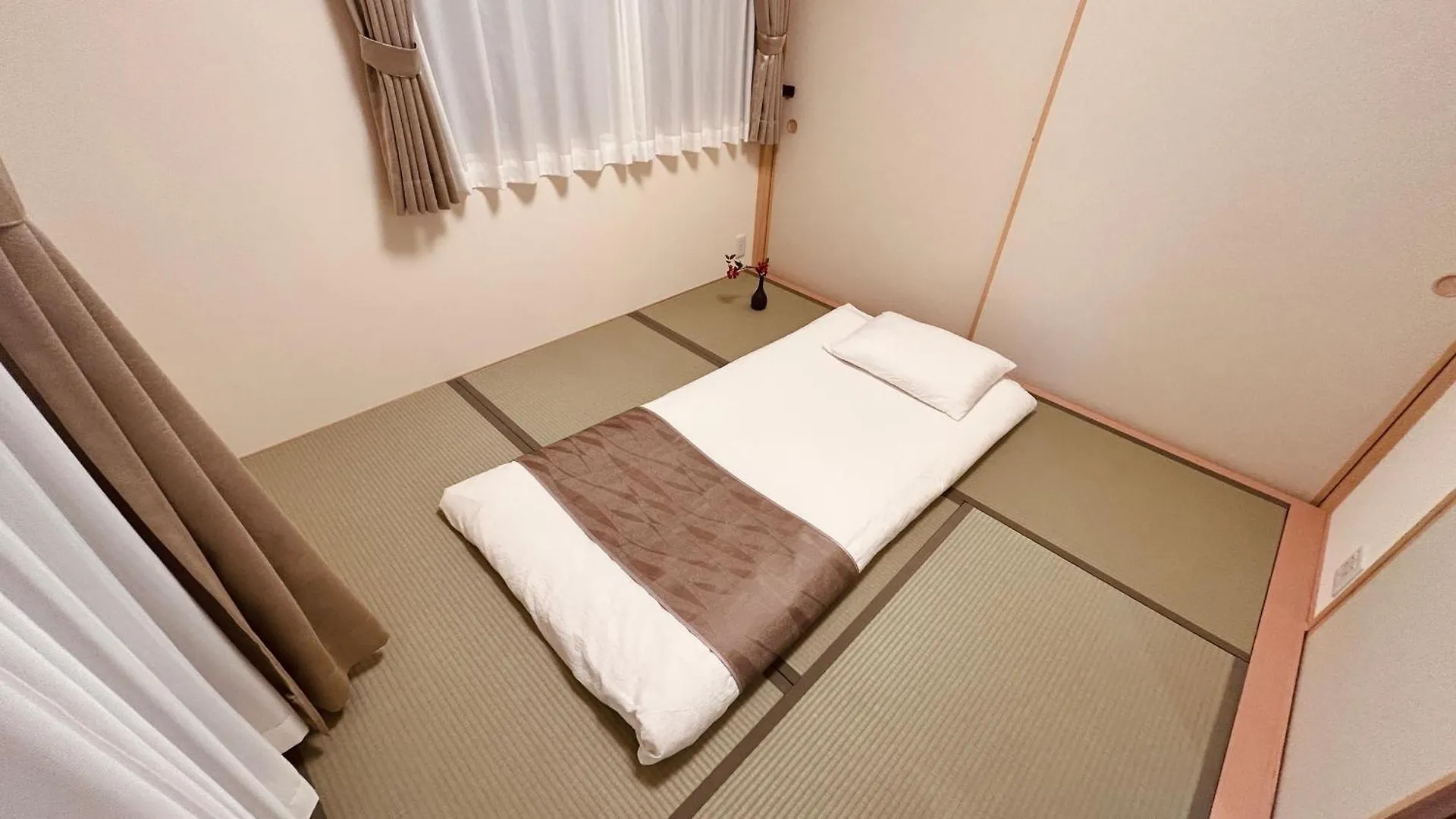 4Bd, Japanese-Style Villa With Free Parking Osaka Apartment